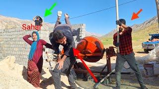 The Carpenter Who Changed Everything: The Story of Sahar and the Kids"