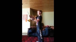 Divan du Plessis Diabolo tricks