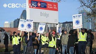 55,000 Canada Post workers go on strike ahead of busy holiday season