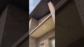 Дом облицованный гиперпрессованным кирпичом СПК выглядит нежно и приятно.