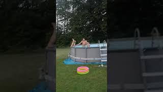 Smešnice - skok v bazen