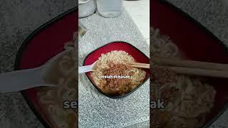 Nyobain Mie dalem Box