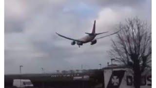 skill Indian piolet landed safely flight ️ in London in strom #shorts#bestshorts#ytshorts#plane