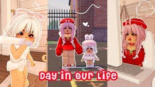   Lisa and Lena’s DAILY ROUTINE || Bloxburg Roleplay 