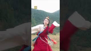 Sui Wenjing dazzles in Tibetan costume: A striking new look