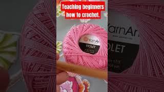 Teaching beginners how to crochet‍