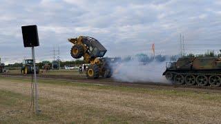 Tank VS Tractor - Tug of War