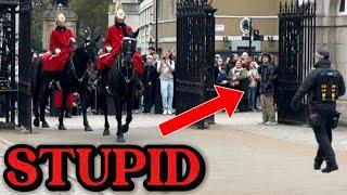 STOP  DISRESPECTFUL DUMB IDIOT INTERRUPTS THE KING’S GUARD DURING CHANGEOVER