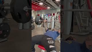 225 lb Bench Press 10 reps first set #gym #benchpress #weighlifting