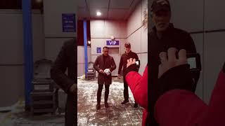 Встретили нашего главного тренера Ги Буше и его помощника Дэйва Барра #авангард #хоккей #khl