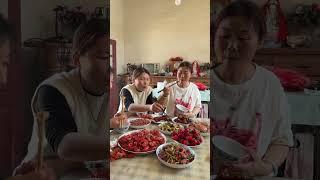 The cousin from the countryside is here to visit the home again and share the rural food life