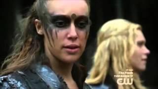 Clarke and Lexa's Kiss Ends With Betrayal