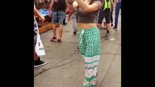 @Viiiche Cutting Shapes and Shuffling to "Phunky" by Zaxx