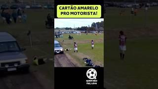 Que #bizarro! Cartão amarelo pro motorista! #jogadas #falta #futebol #shorts