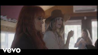 Wynonna - Refugee (In The Studio) ft. Lainey Wilson