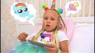 Сюрприз ПОД ДВЕРЬЮ для Алисы или Pony baby wants to play and eat !