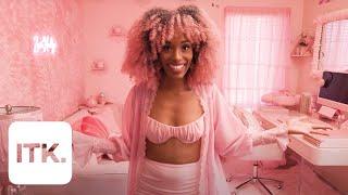 This all-pink apartment takes Barbiecore to the extreme: Watch! | Home tour