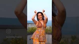 Beats so filmy that nobody can resist. Gori Hai Kalaiyan, ft. Pragya Jaiswal