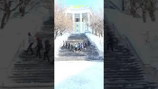 SHUFFLE ТАНЕЦ ️ КРУТОЙ СПОСОБ ПОДНИМАТЬСЯ ПО ЛЕСТНИЦАМ  TUZELITY