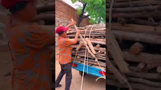 How to easily and simply secure a load of wood on a mini truck - you'll need a rope and two sticks
