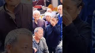 4K_Seniors hang out and shopping at the flea market in China. real Chinese. streetwalk. Streetview.