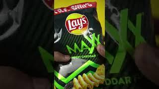 Lays Maxx Potato Chips Peppery Cheddar