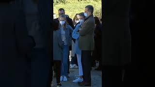 they make movements simultaneously, compact #princessleonor #infanta_sofía #kingfelipe