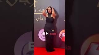 #ديناالمصري تستعرض جمالها عاي الريد كاربت بمهرجان#ملتقي_النجم_العربي اثناء تكريمها بجايزه التميز