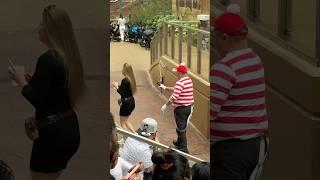 The camera was backwards!  Tom mime Seaworld #seaworldmime #tomthemime #comedy #funny #shorts