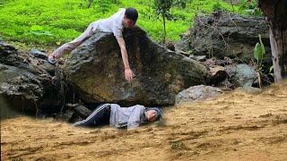 Kind CEO tries his best to save girl swept away by flood