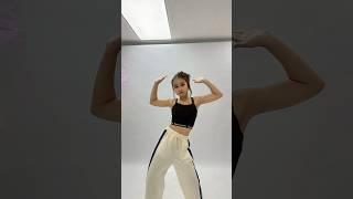 Shake it to the max #tiktoktrends #annicatamo #tiktokdance