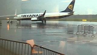 Ryanair Boeing 737-8AS pushback Dusseldorf Weeze airport