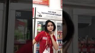 Pegawai Alfamart cantik joget tiktok