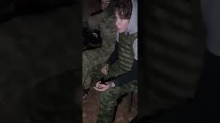 Школьники забрались в подземный бункер поют песни Schoolchildren climbed into an underground bunker