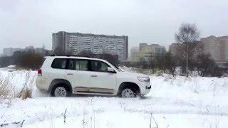 Toyota Land Cruiser 200 на снегу