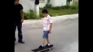 Caida graciosa patineta skate funny