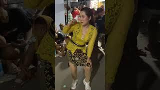 Kebaya Kuning