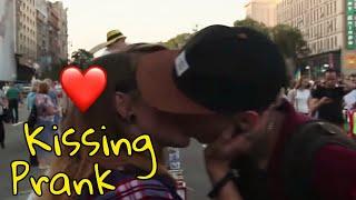 KISSING PRANK: КАК ПОЗНАКОМИТЬСЯ И ПОЦЕЛОВАТЬ ДЕВУШКУ В ПЕРВЫЙ РАЗ | РАЗВОД НА ПОЦЕЛУИ | ФОКУСЫ