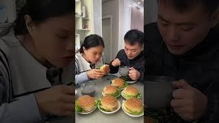 我能吃好东西也是有原因的！ #搞笑吃播 #food #吃货推荐官  #funny #剧情 #duet #万万没想到 #搞笑 #夫妻  #tiktok