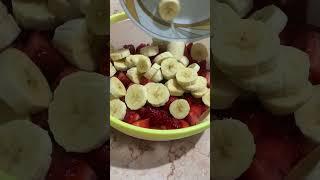 سلطة فراولة بالموز لذيذة وسريعة #fruitsalad #fyp #subscribe #viral #foryoupage #cooking