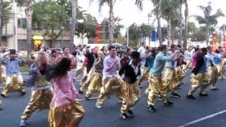 Random MC Hammer "Can't Touch This" Street Dance