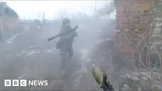 Ukraine frontline: street fighting as Russian troops attack Bakhmut - BBC News