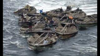 Грузоперевозки на реке Нигер. Откатка балласта на ходу ))). Freight on the Niger River.