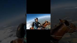 Si lola nag sky diving kasama ang kabayo.