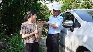 The mute bride receives help and sympathy from the construction manager