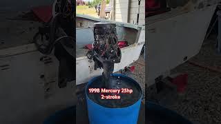 1998 Mercury 25hp 2-stroke. @OutboardMadness #outboardmadness