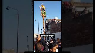 Samana mein juloos ka swagat karte hue sardar log phoolon se@AzadariSamanaPanjab