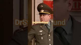 - Как фамилия солдат? - Рядовой Лавров. - На, держи Лавров. - От подполковника Колобкова. #солдаты