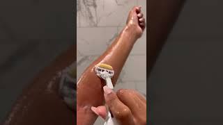 HOW TO PROPERLY SHAVE FOR SILKY, SMOOTH ARMS