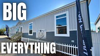 Y'all this NEW mobile home has some LARGE & UNIQUE features! Prefab House Tour